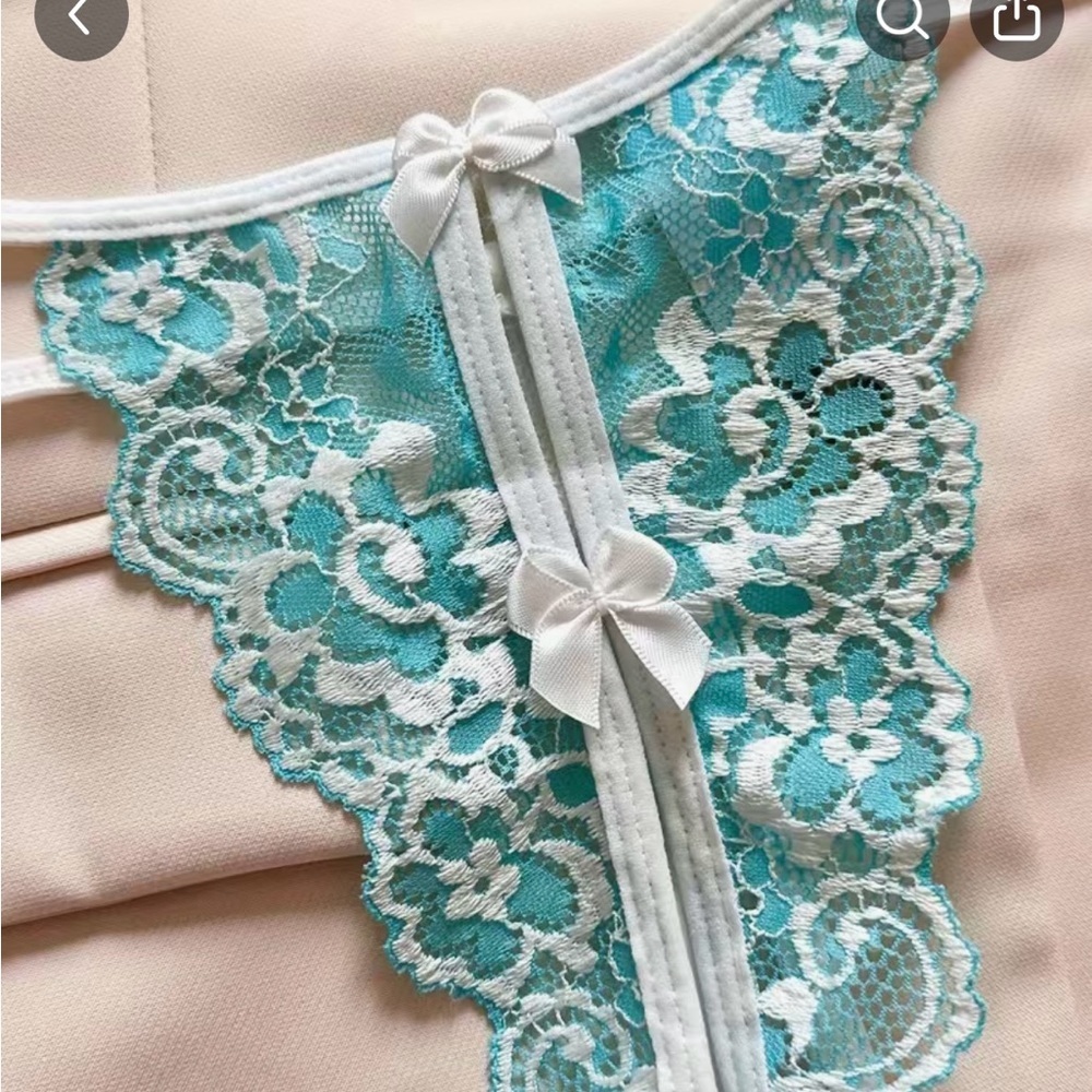 💛Beautiful Floral Lace Open Bust Bra & Sexy Matching Open Thong Set - Picture 6 of 10